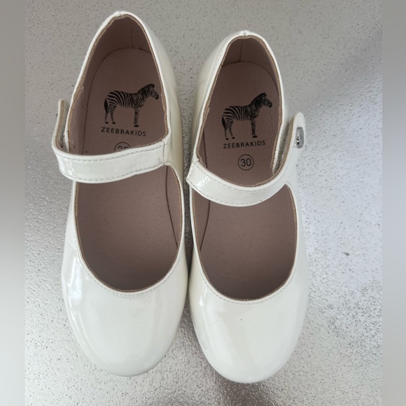 Zeebrakids Girls' Patent Mary Jane - Hard Sole - Size 30 in Color Pearl - Picture 3 of 4